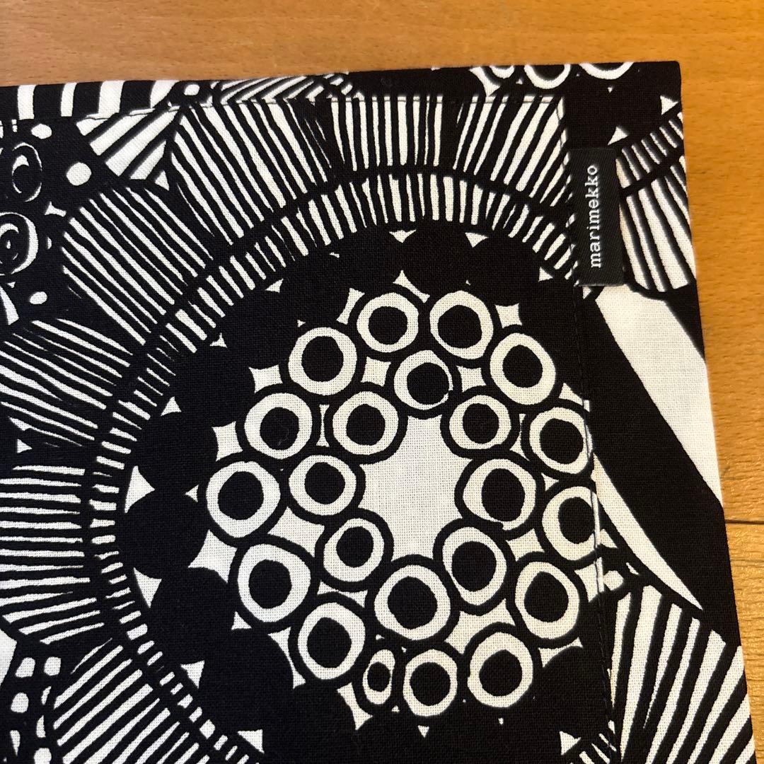 新品　marimekkoマリメッコ エプロン　シールトラプータルハ