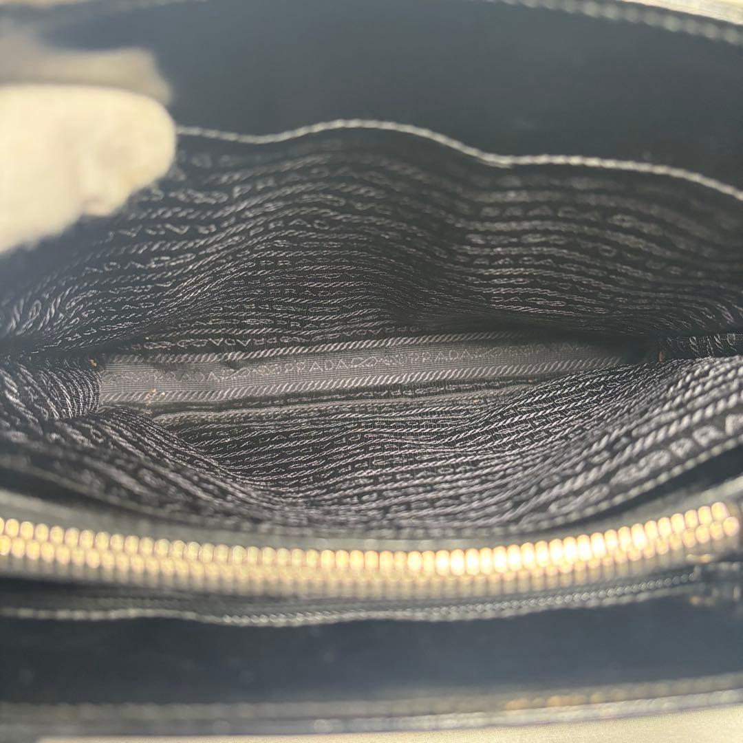 プラダ トートバッグ ショルダーバッグ 肩掛け エナメル ロゴ型押し ブラック