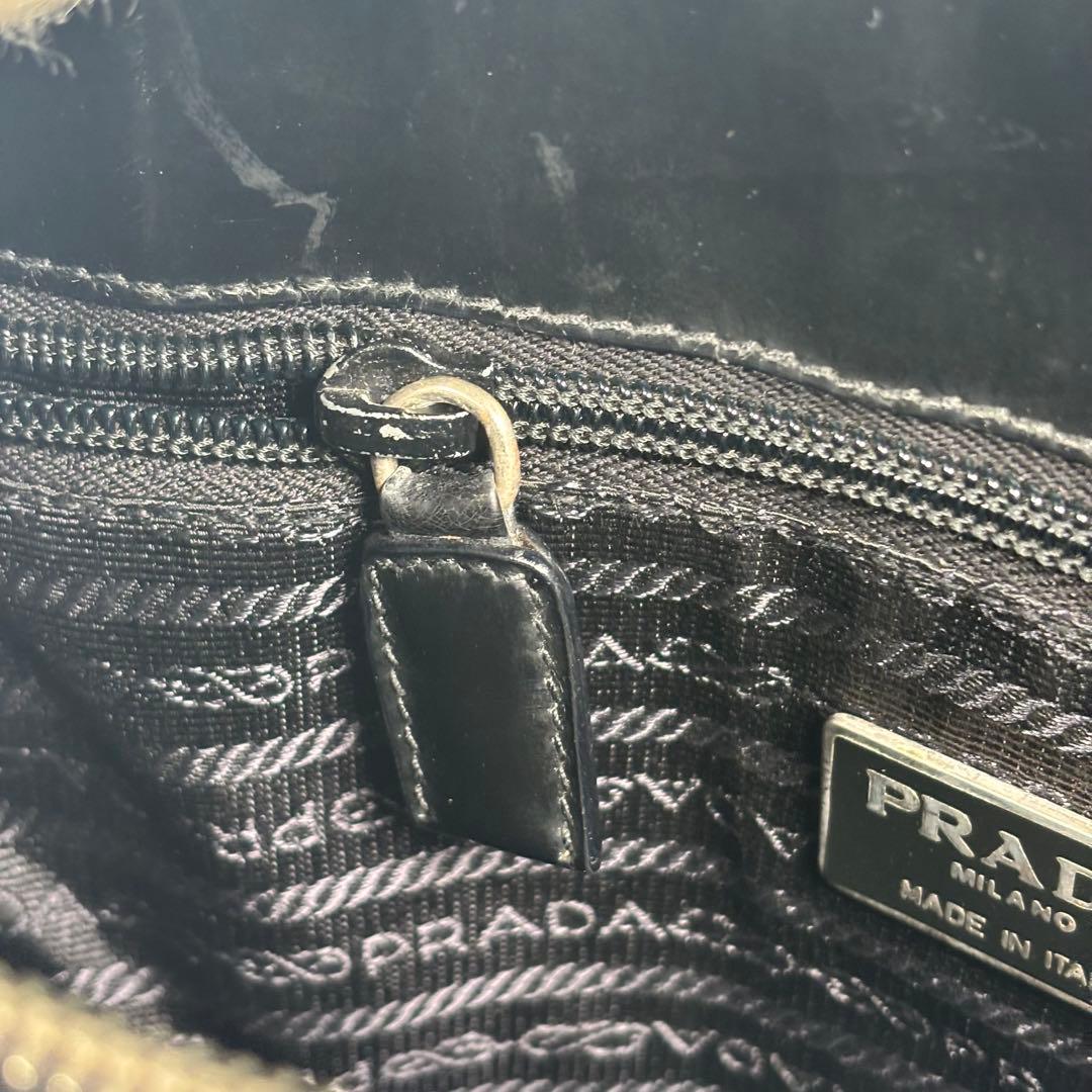 プラダ トートバッグ ショルダーバッグ 肩掛け エナメル ロゴ型押し ブラック