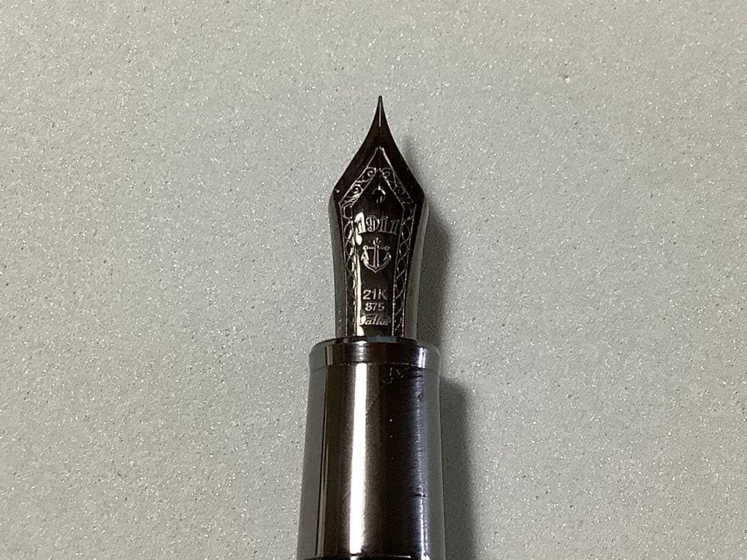 セーラーの万年筆　ブラックラスター　ペン先: EF 【不良個所あり】