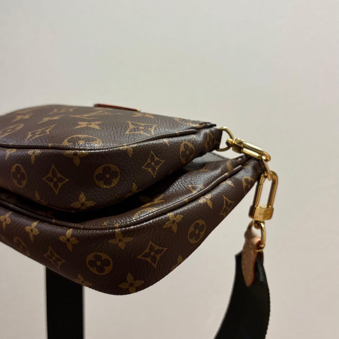 ルイヴィトン ショルダーバック ミュルティポシェットアクセソワール M44813