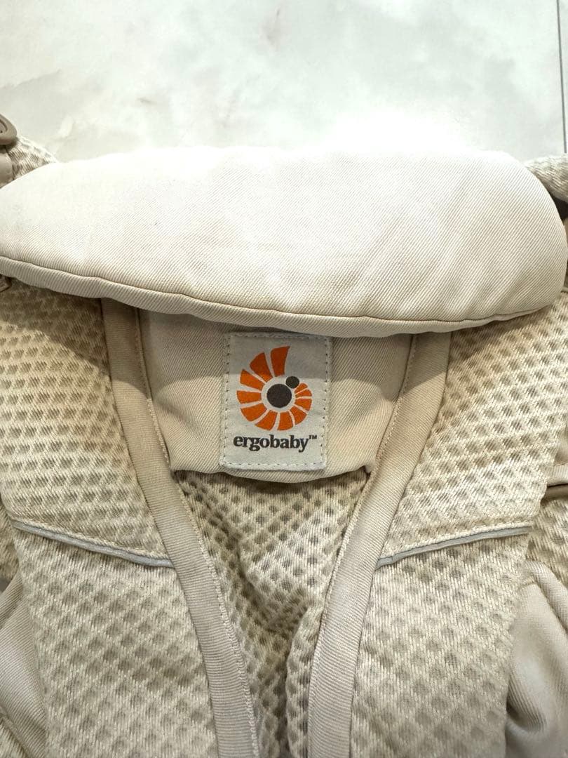 ergobaby ベージュ 抱っこ紐　オムニブリーズ
