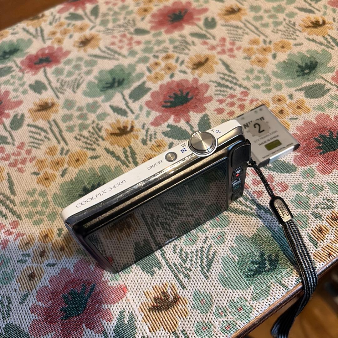 か*ん様 Nikon COOLPIX S4300 コンパクト デジカメ ホワイト