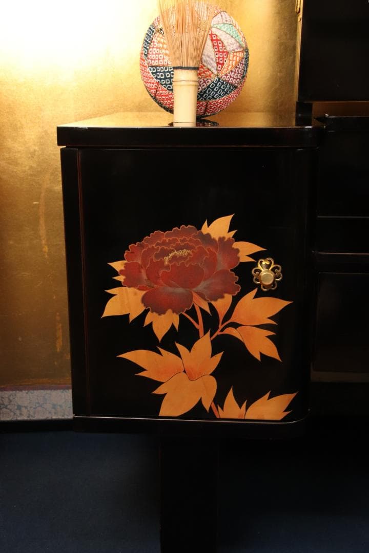 枝垂れ桜、高級輪島塗　黒漆塗り　芍薬蒔絵　台　ドレッサ　三面鏡 BE740