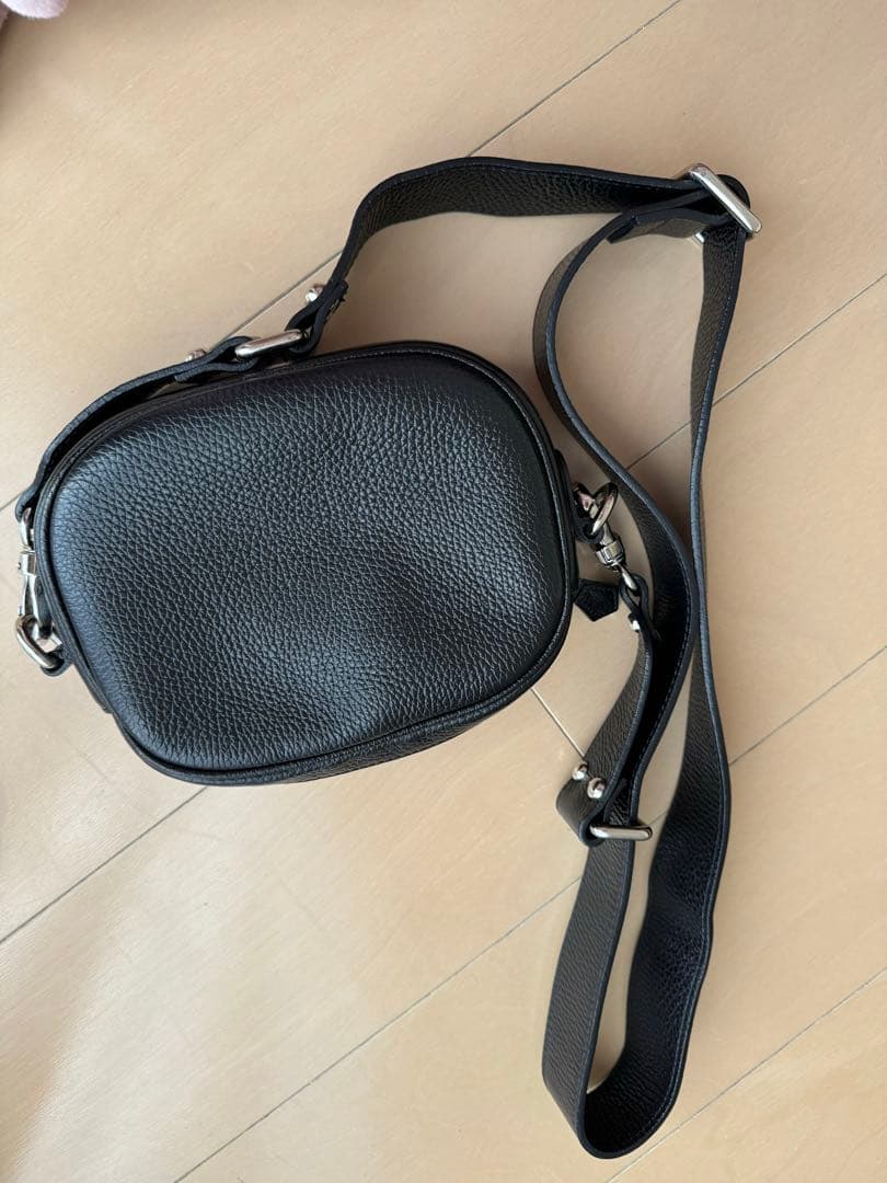 VALENTINO スタッズ付きショルダーバッグ(ブラック)