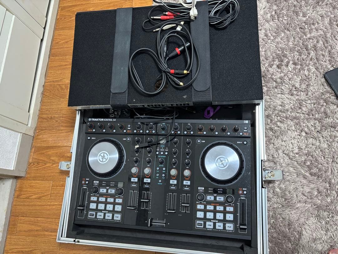 TRAKTOR KONTROL S4 MK2 DJコントローラー