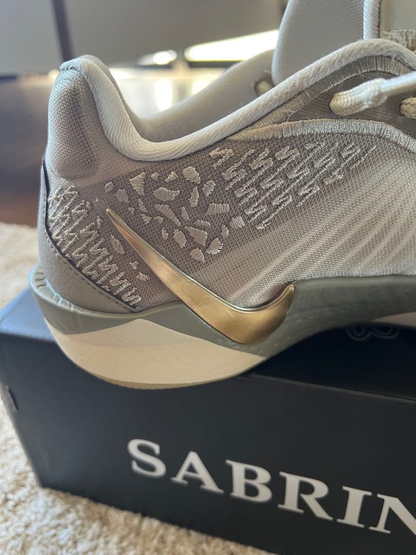 Nike SABRINA 2 ゴールド