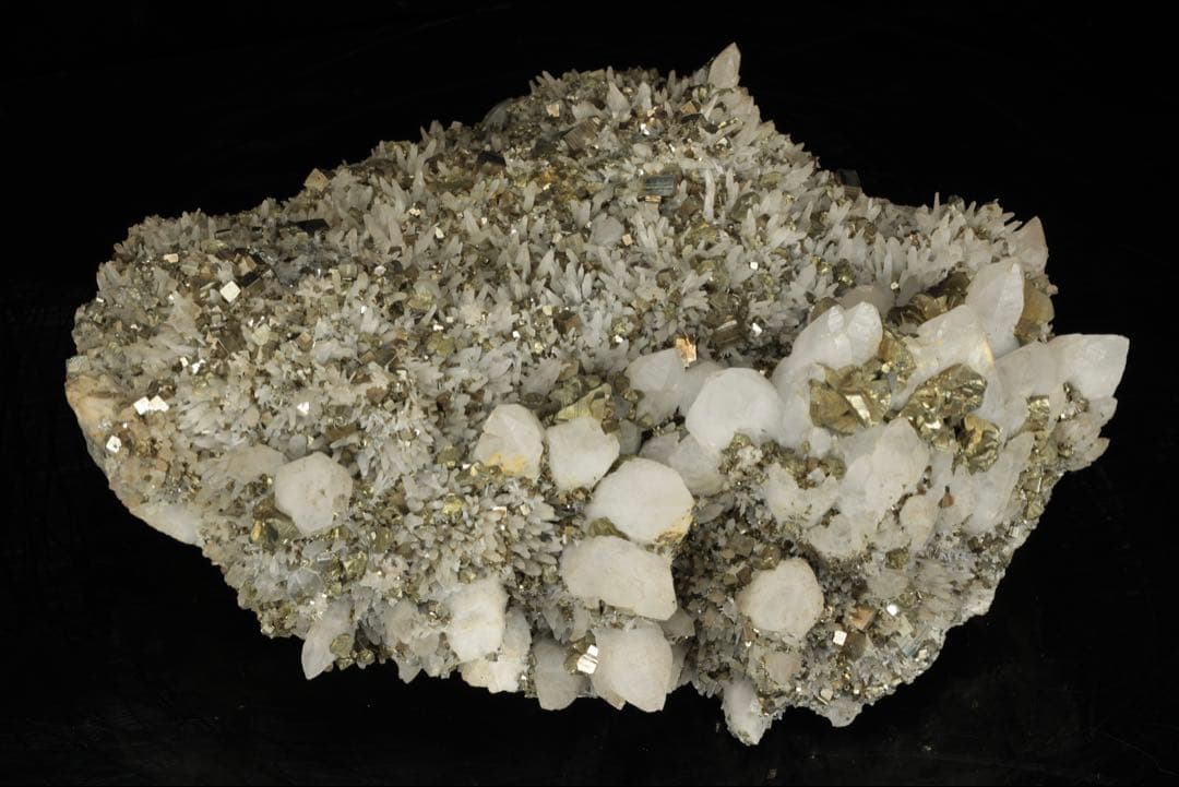 青森県尾太鉱山産 水晶 黄鉄鉱 7.9kg 天然石 原石 国産鉱物標本 鑑賞石