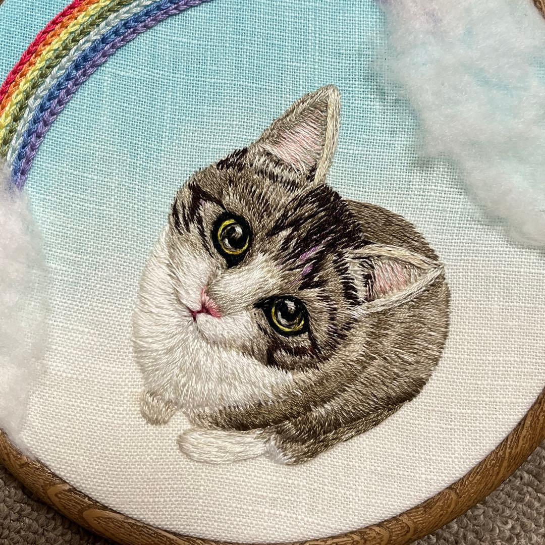 ハンドメイド刺繍フレーム　雨上がりの虹と猫