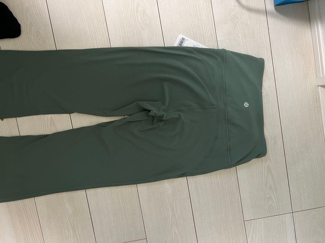 lululemonオリーブグリーン ハイウエスト フレアパンツ 6