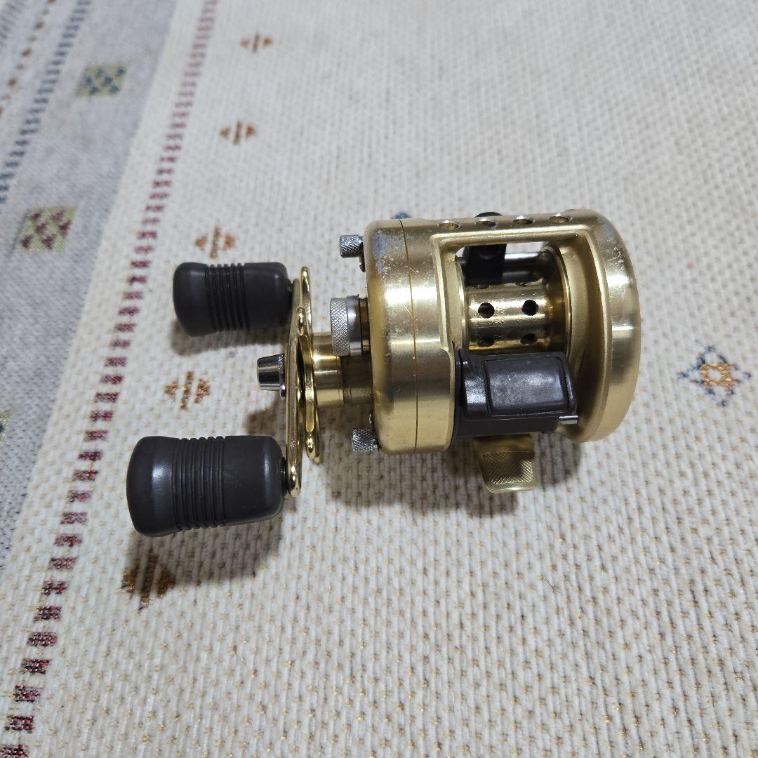 カルカッタ 101XT ベイトリール ゴールド