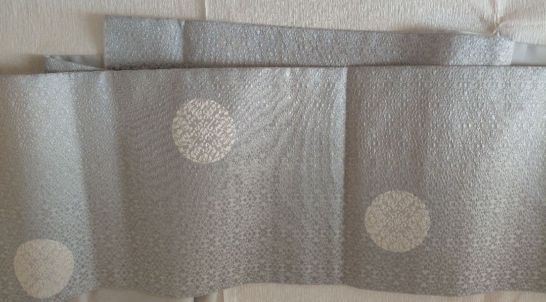 た*マ様 お太鼓の皺無しです　皇室御用達　山口美術織物　山口弘躬　小葵地葡萄鏡文