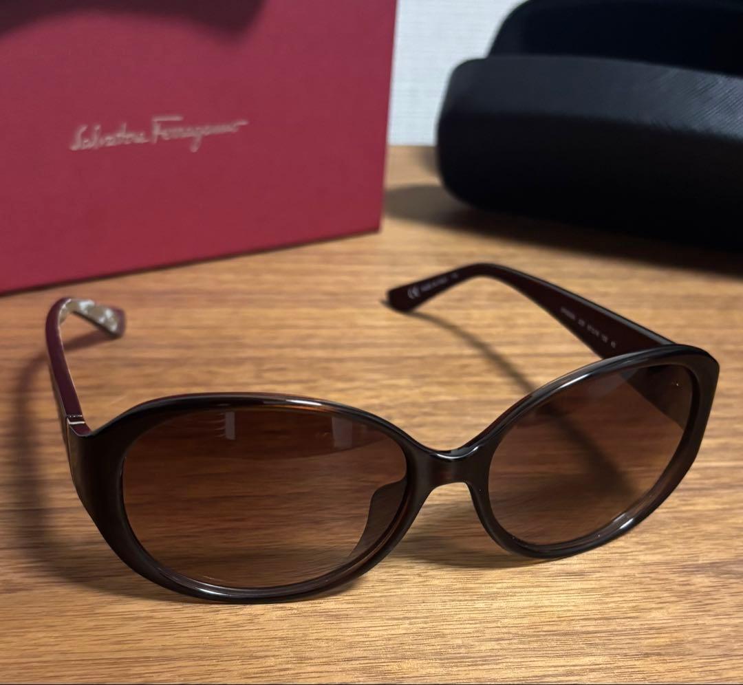 美品　Salvatore Ferragamo フェラガモ サングラス