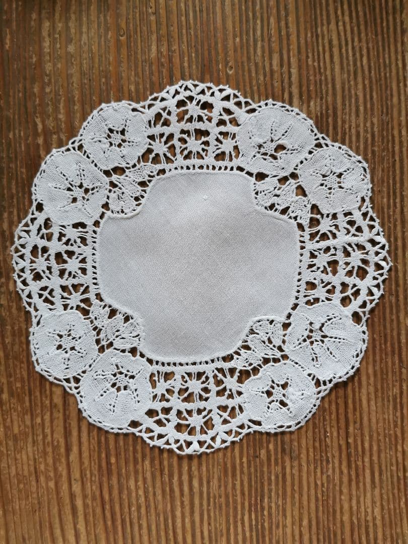 アンティーク 朝顔のボビンレース 十字架リネンドイリー イタリー? アメリカ購入