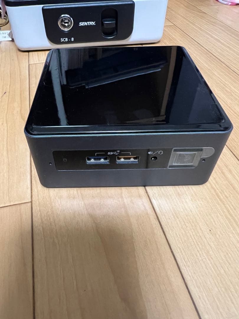 Intel NUC BOXNUC8i3BEH ミニPC