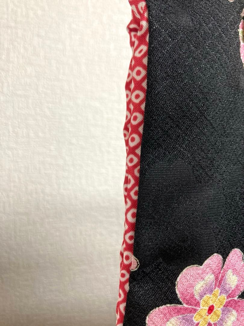 伝統的な黒色花柄着物　七五三7歳女児着物＆長襦袢半衿付き花柄　小花古典レトロ風