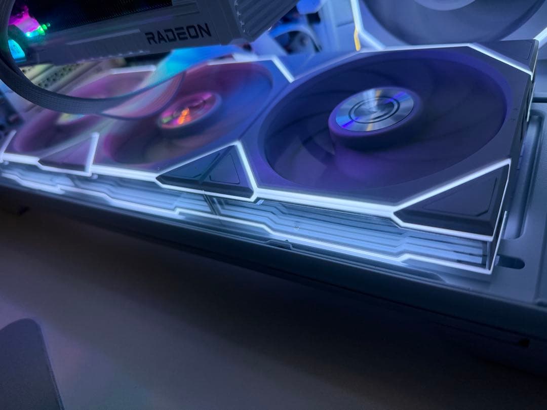 Lian Li HydroShift LCD 360TL ホワイト ファンのみ