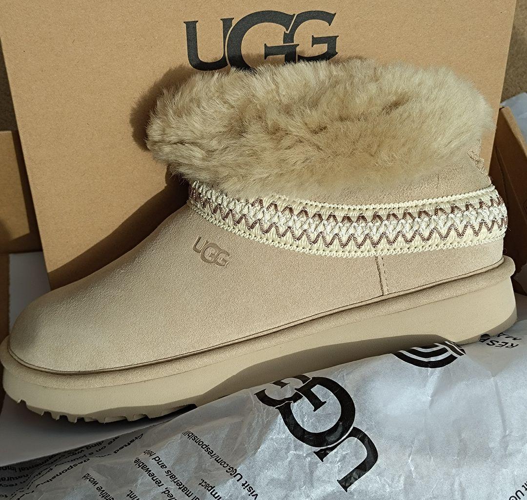 UGG W CLASSIC MINI CRESCENT 25センチ