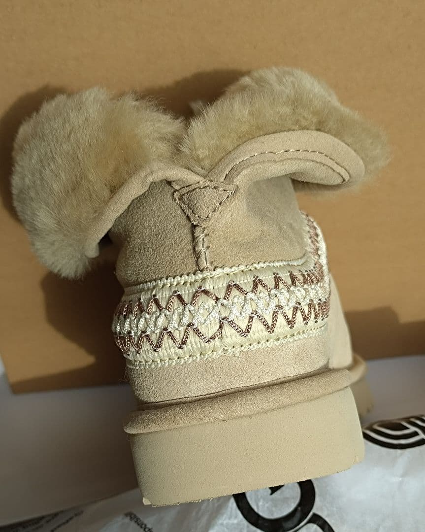 UGG W CLASSIC MINI CRESCENT 25センチ