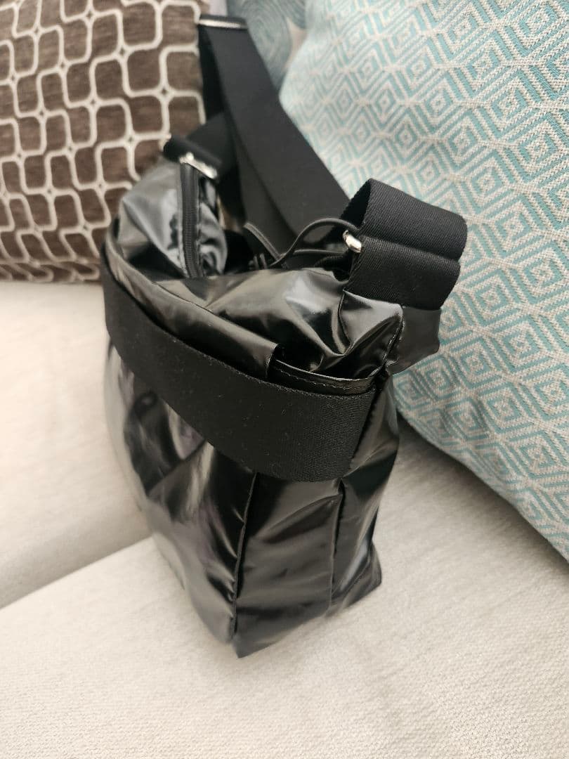 ジャックゴムのショルダーバッグRIGA　ブラック 定価30800円のお品！