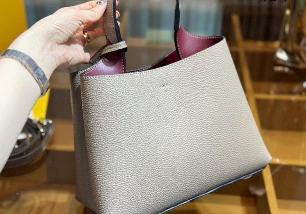 美品✨レザー 2WAYショルダーバッグ グレー