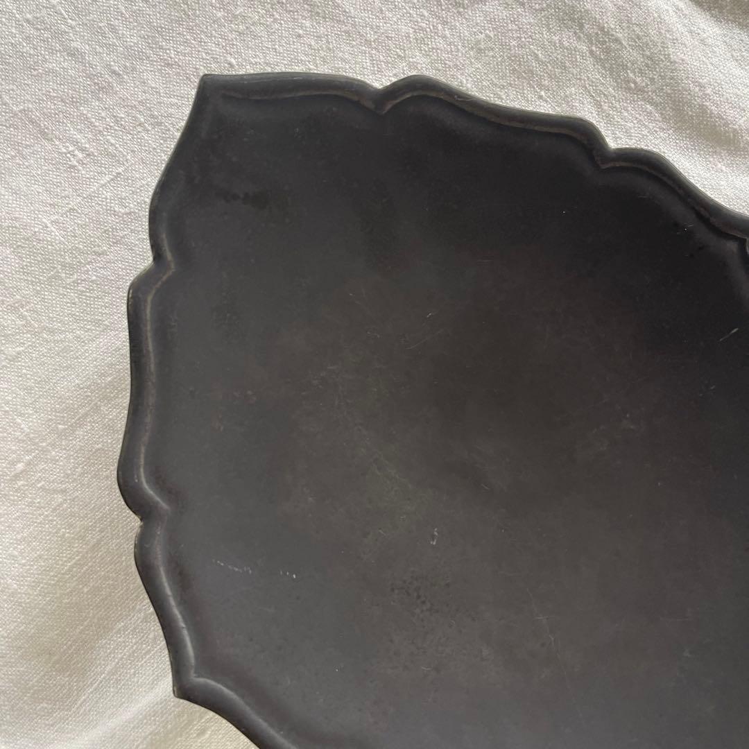 人気作家 木下和美さんの黒釉輪花ひし形皿