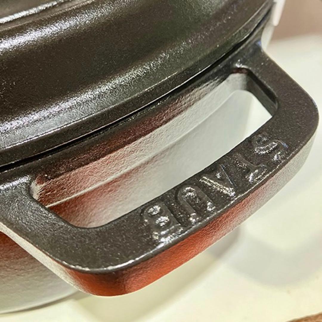 ストウブ シャロー ココット 26cm ブラック ★ STAUB ミトンつき