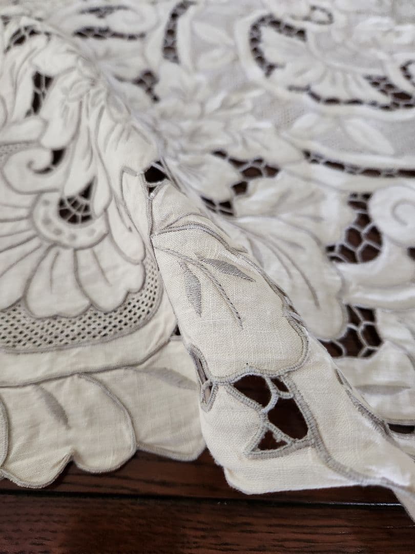 スワトウ刺繍 レース　テーブルクロス＋ テーブルナプキン４枚