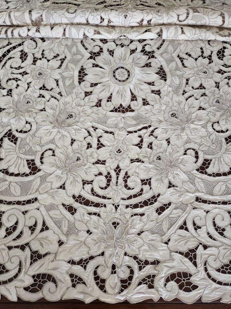 スワトウ刺繍 レース　テーブルクロス＋ テーブルナプキン４枚