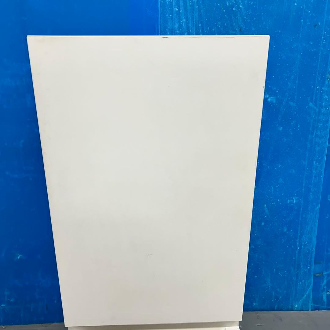 536 冷蔵庫　一人暮らし　200L弱 右開き　マッドデザイン　極美品　洗濯機有