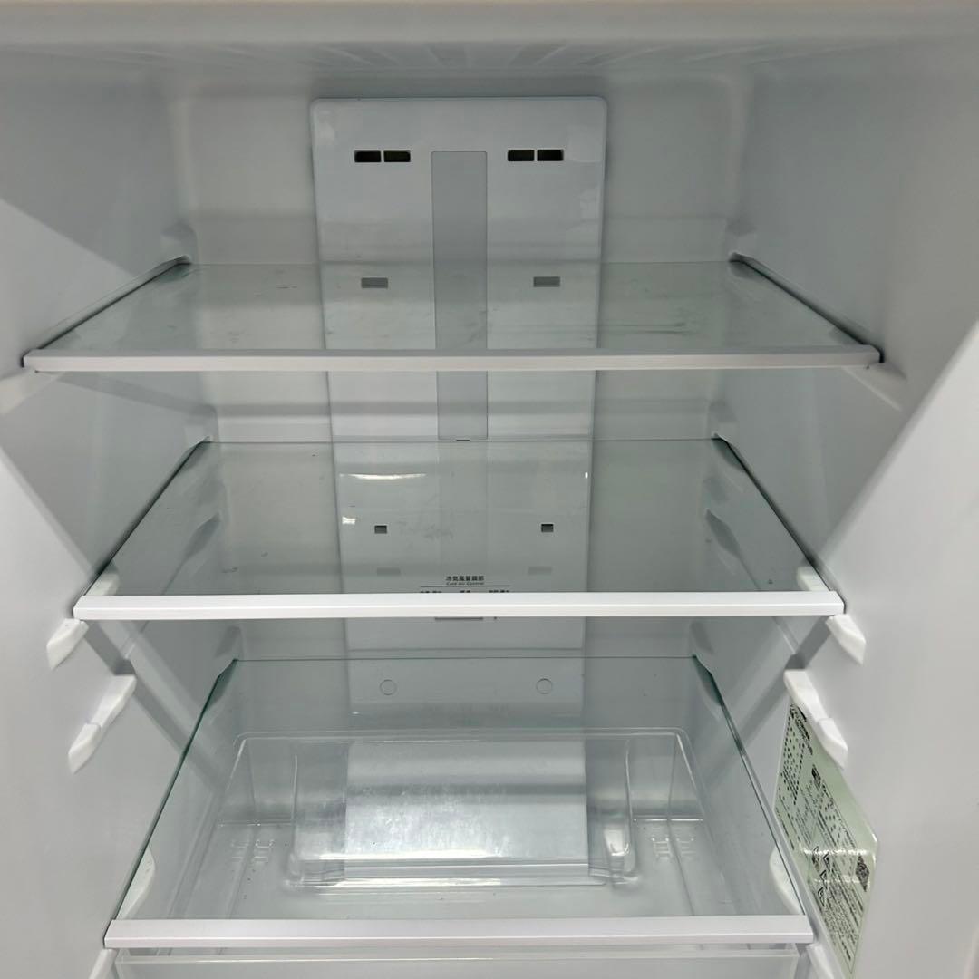 536 冷蔵庫　一人暮らし　200L弱 右開き　マッドデザイン　極美品　洗濯機有