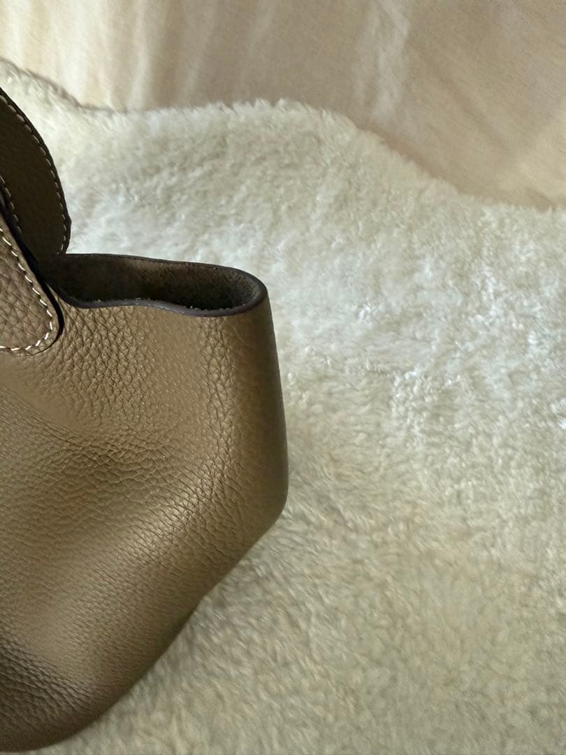 新品本革キューブ型バッグ　レザーハンドバッグ　新品レザーバック