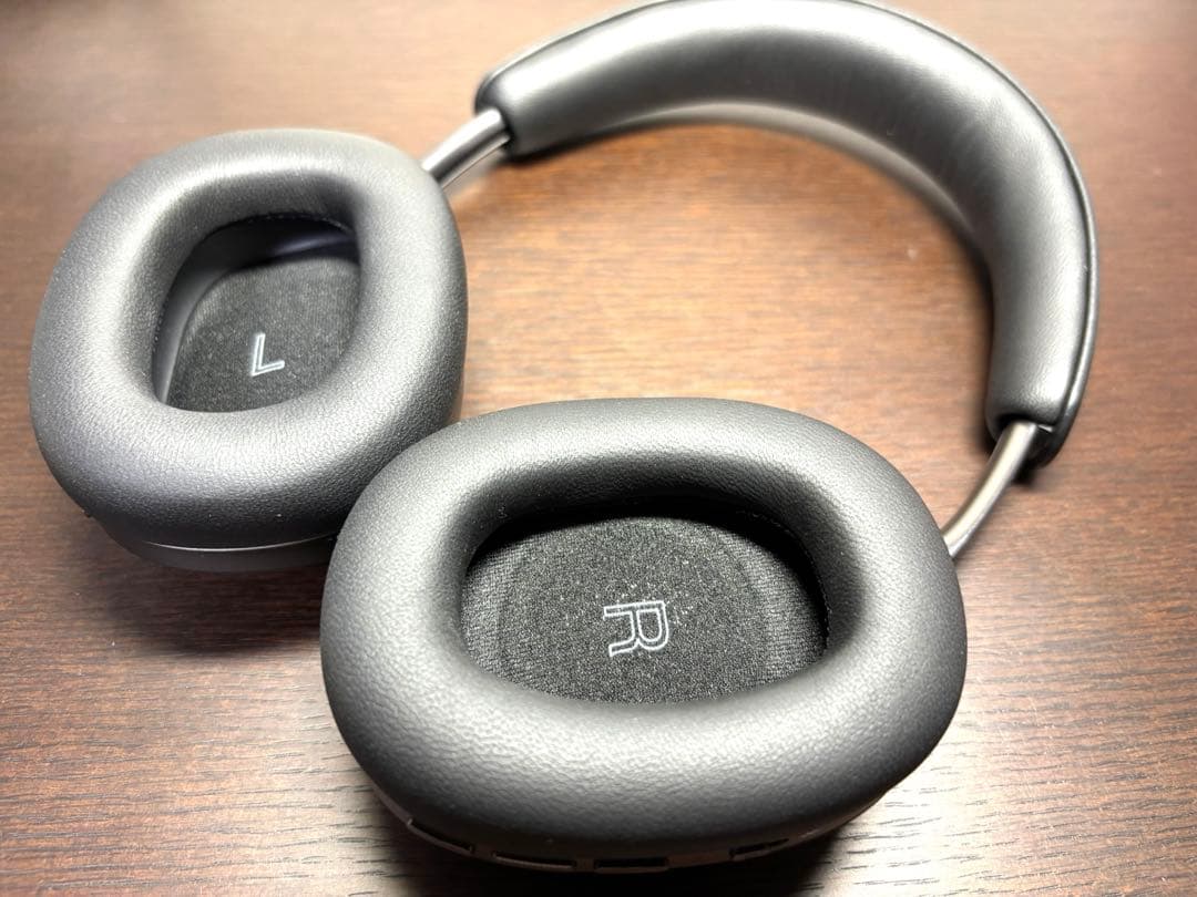 Bowers & Wilkins Px8ブラック