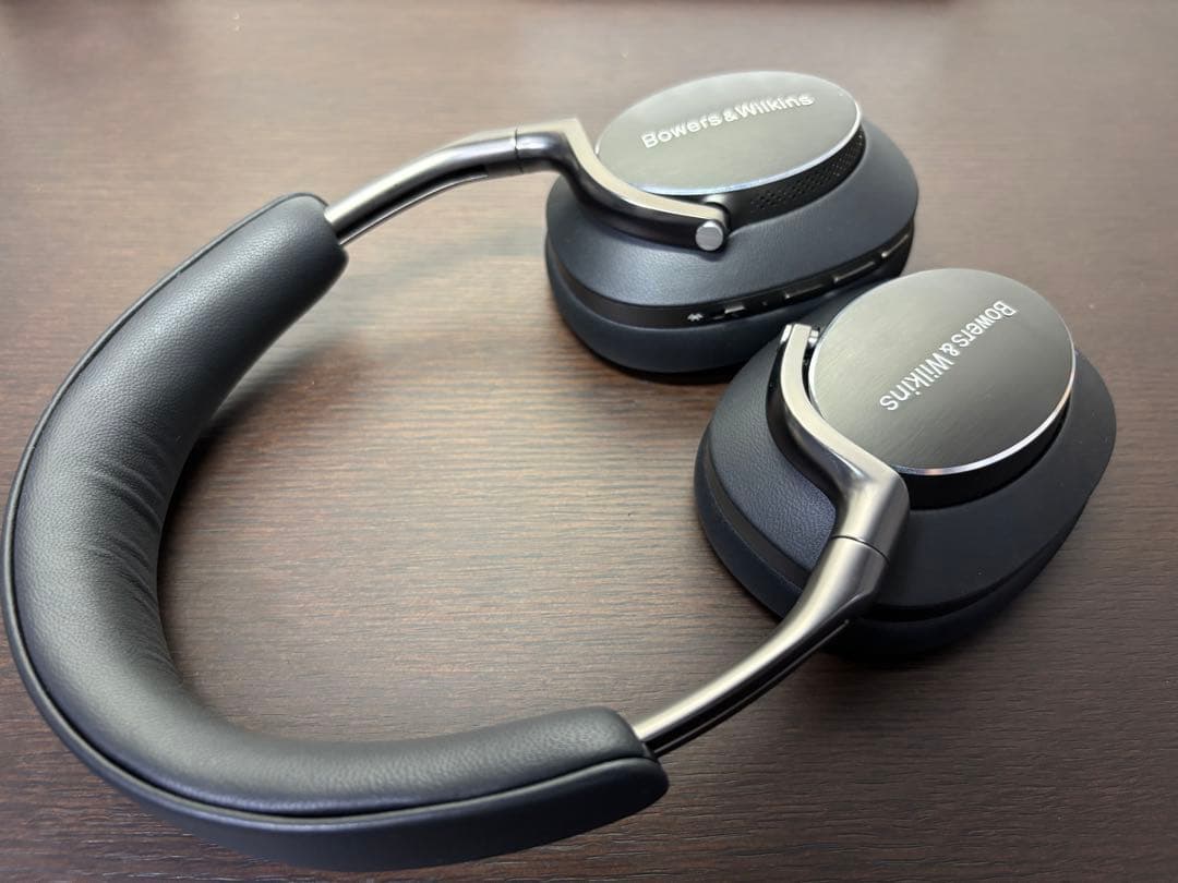 Bowers & Wilkins Px8ブラック
