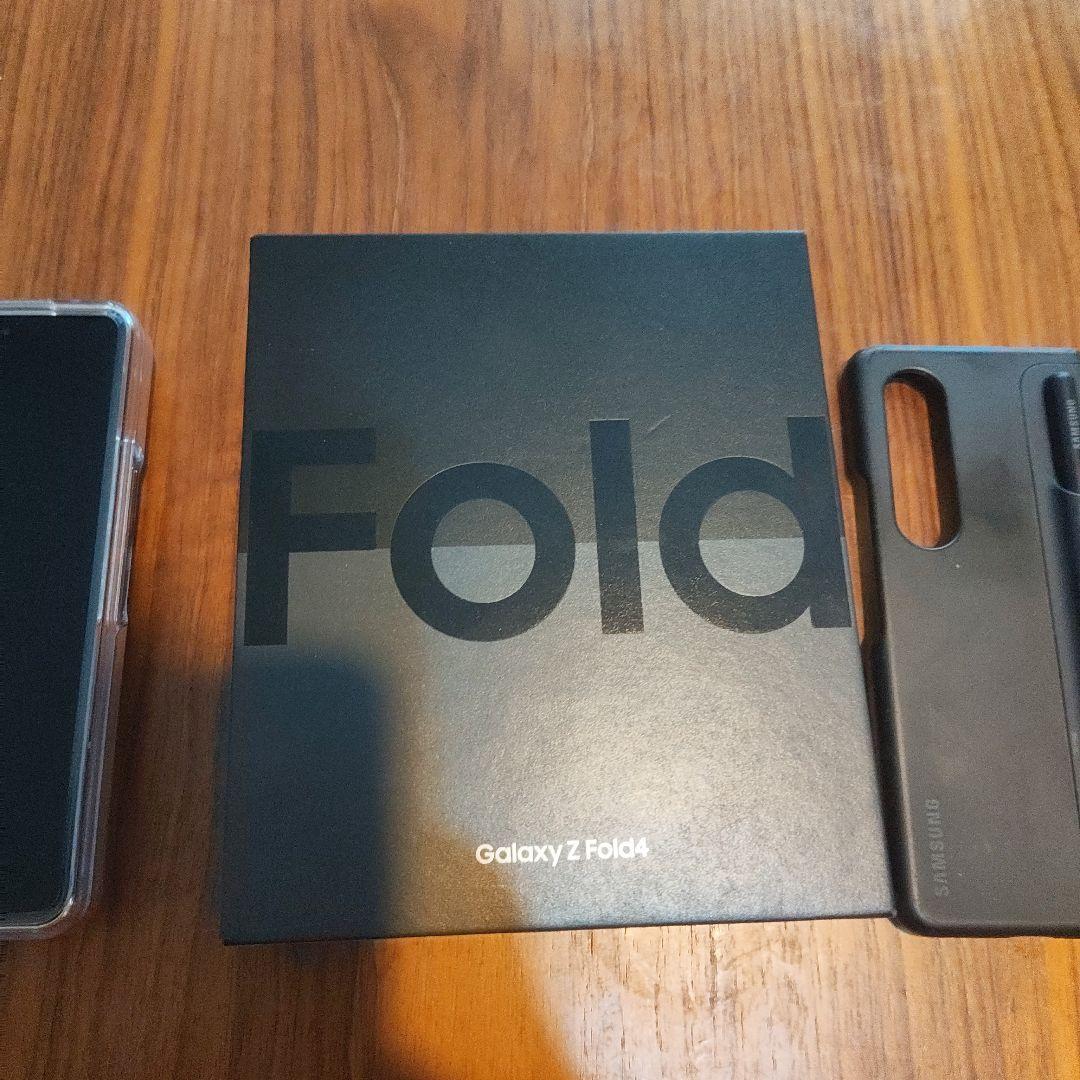 Samsung Galaxy Z Fold4 白色？ ケース 箱付き