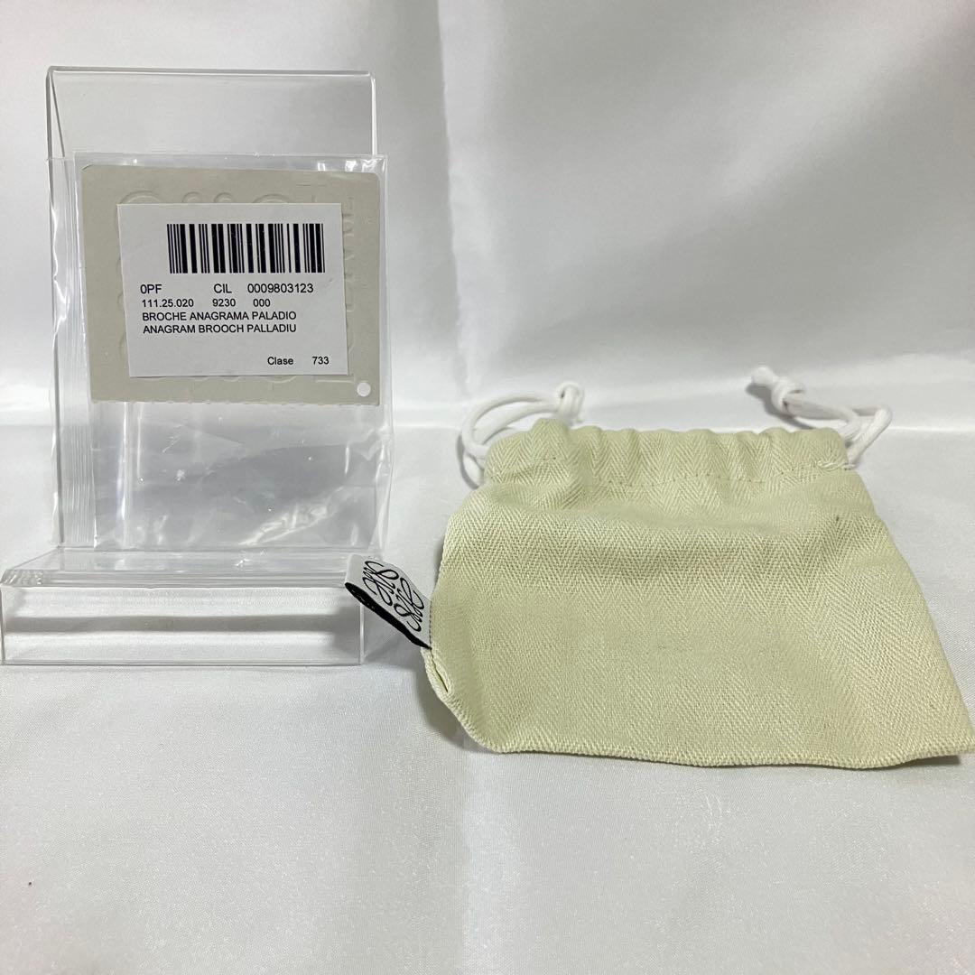 ロエベ アナグラム ブローチ シルバー 中古良品