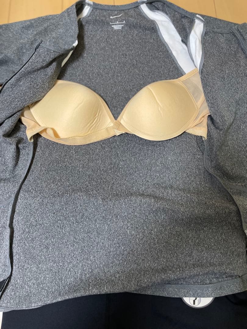 【新品未使用】　NIKE スポーツ用水着 半袖トップス グレー