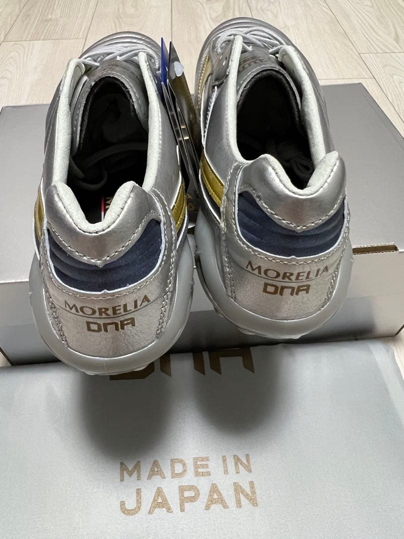 新品、Mizuno Morelia DNA シルバー/ゴールド 日本製　26.5