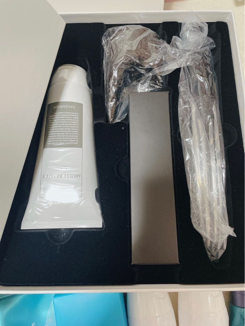 美ボディー　エステ　EMS ラジオ派　パイラナイト　PYR KNIGHT 美顔器