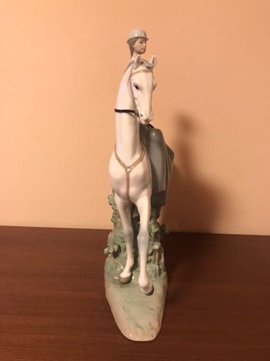 リヤドロ　白い馬の少女