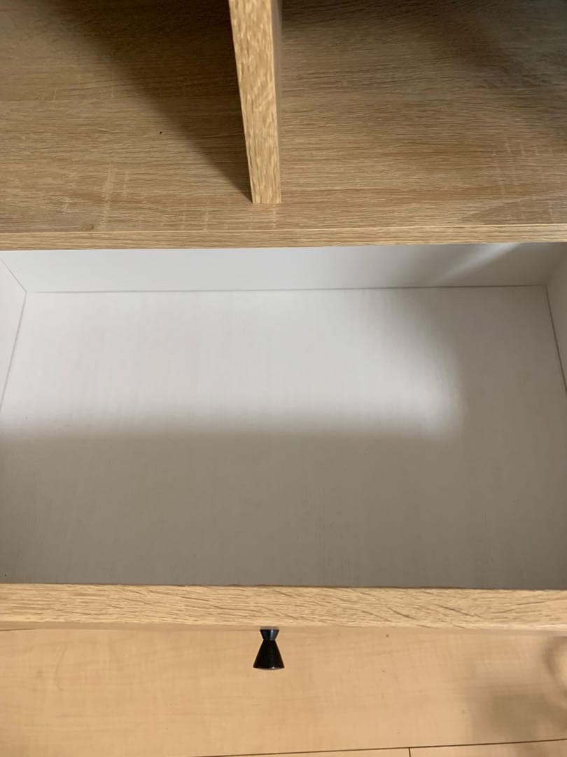 収納キャビネット　窓ガラス付き