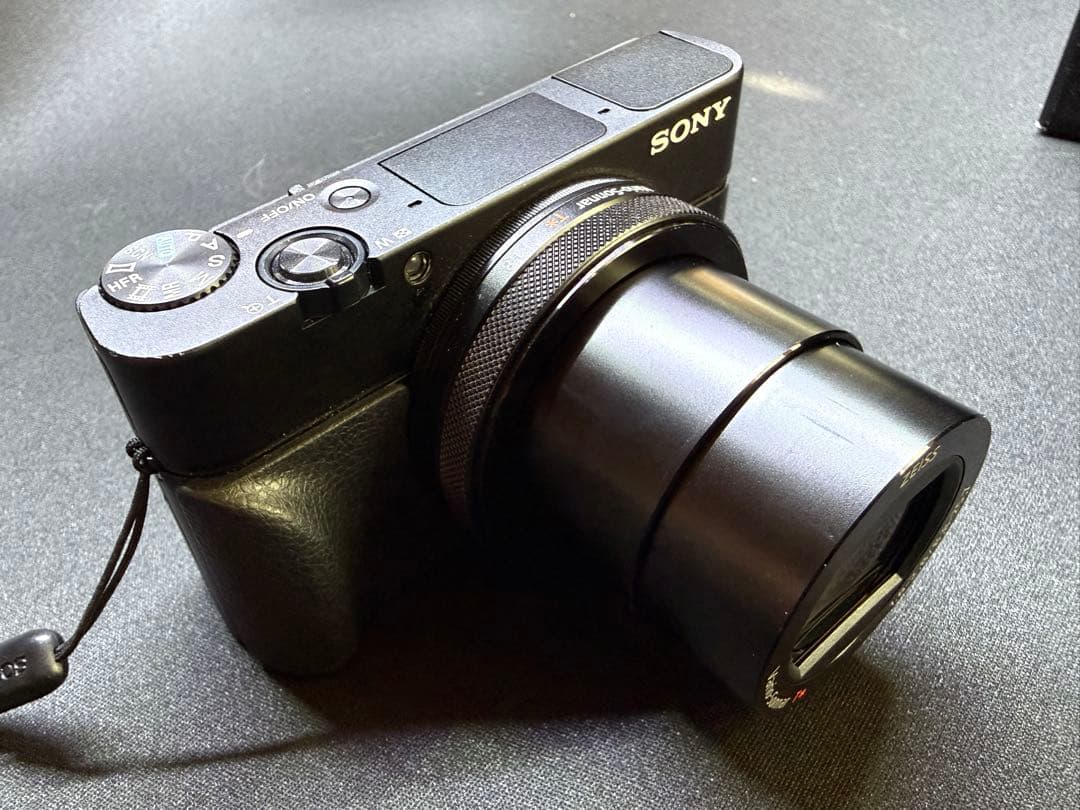 【超美品】SONY RX100 M4 コンパクトデジタルカメラ コンデジ使用数回