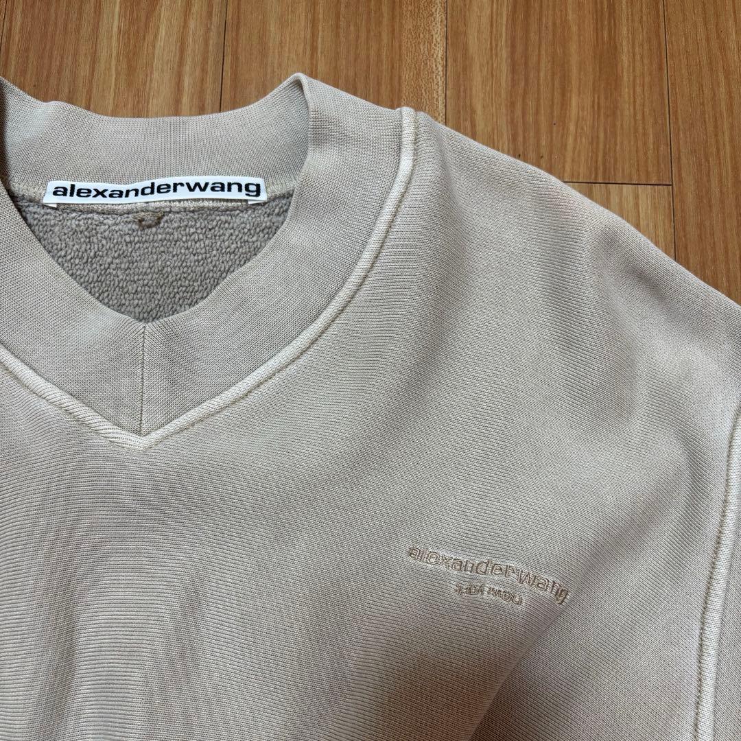 ロゴ刺繍 Vネック クロップドスウェット