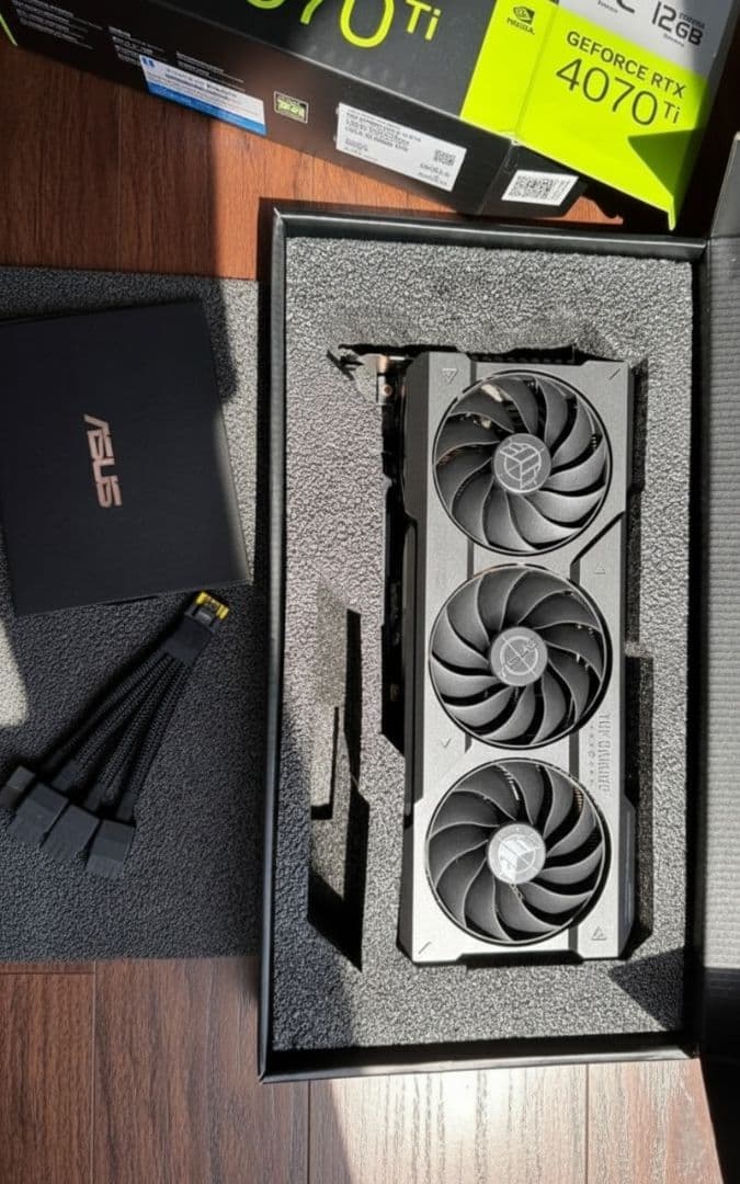 グラフィックボード・グラボ・ビデオカード ASUS TUF Gaming GeFo RTX 4070 Ti Oc 12GB