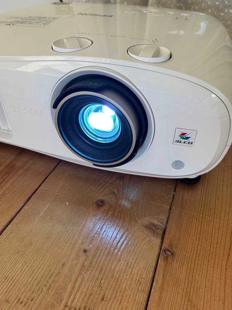 EPSON プロジェクター　EH-TW7100