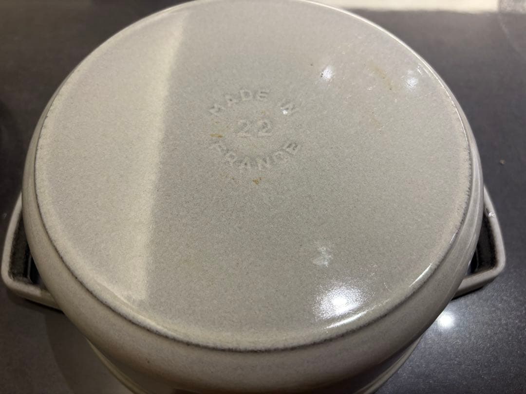 ストウブ　STAUB 22cm