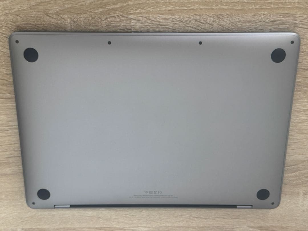 【M1】MacBook Pro 16ギガ 1テラ