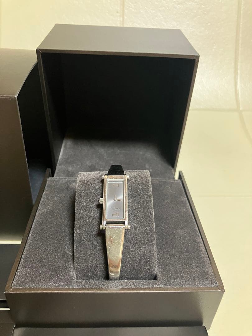 訳あり　電池切れ　グッチ　1500L 時計　シルバー　文字版グレー