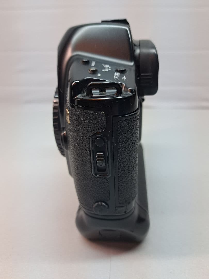 ブリリアント。Canon EOS-1n RS フィルム一眼レフカメラ