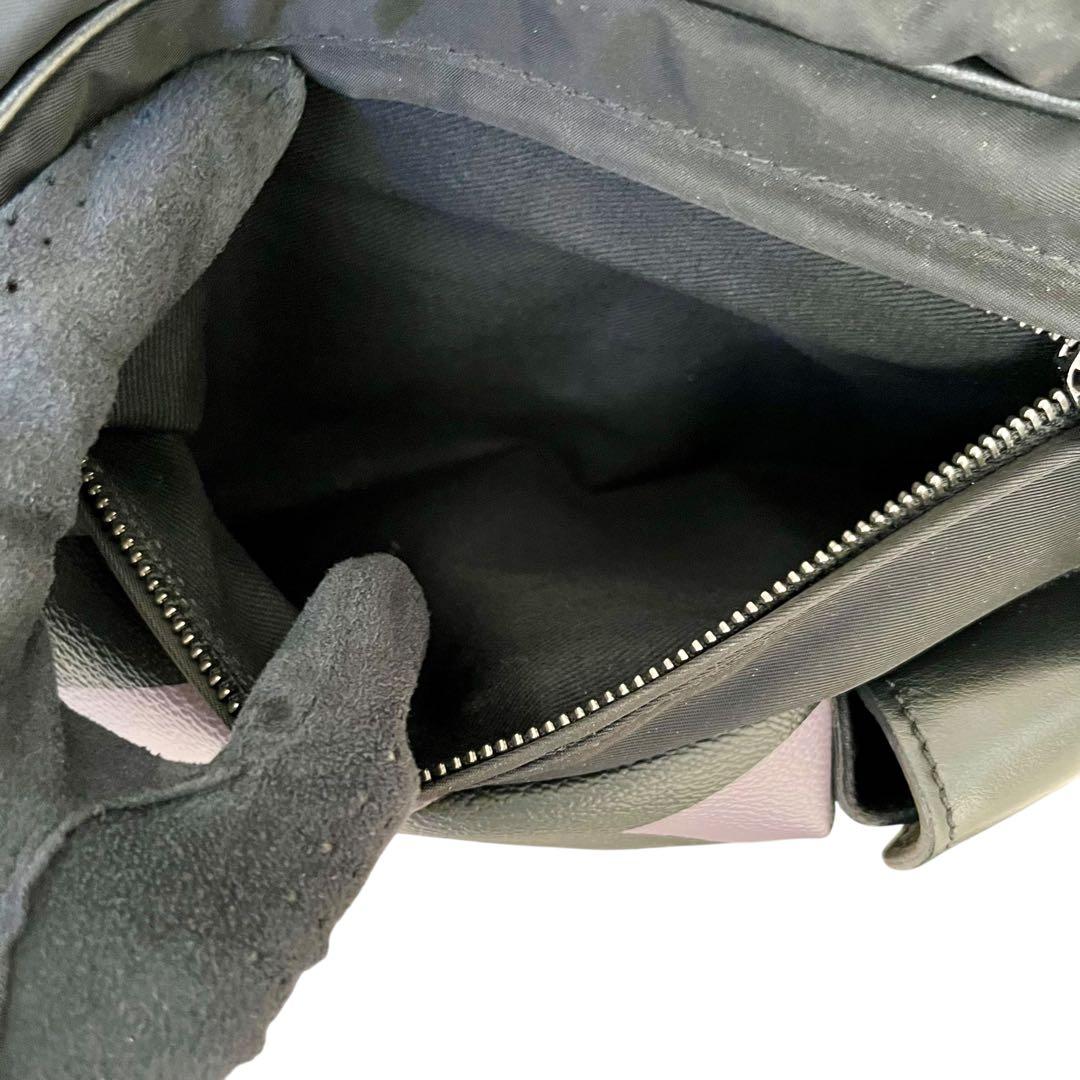 人気　ヴェルサーチ　ショルダーバッグ　斜めがけ　チェック　ブラック　黒　メンズ